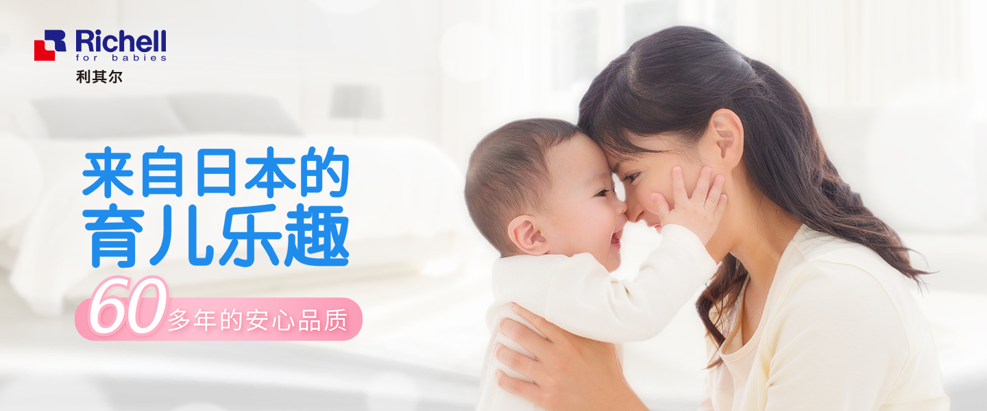 人抱著嬰兒中度可信度描述已自動生成